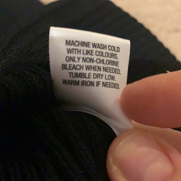 Roz&Ali black dress size small. Stretchy - Picture 8 of 8